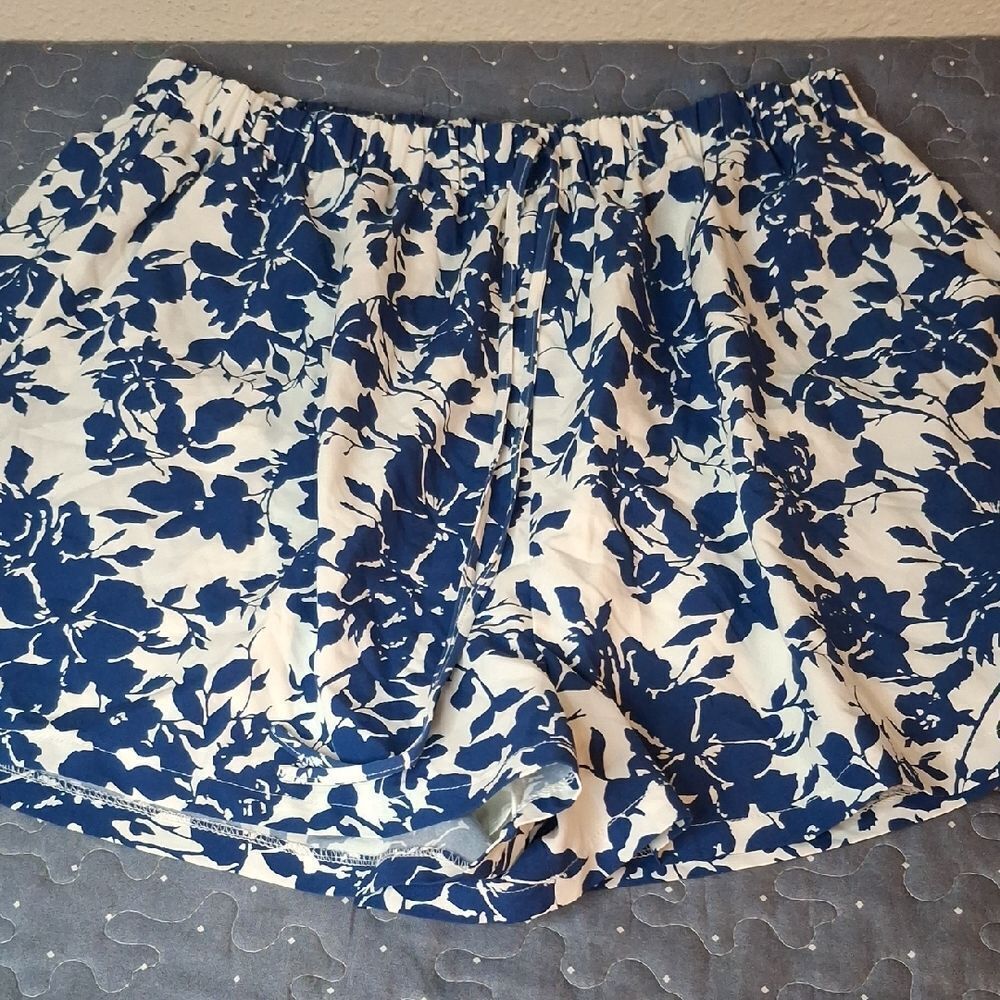 Fashion Nova Blue and White Floral Shorts - new